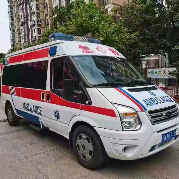 新兴长途救护车护送病人返乡